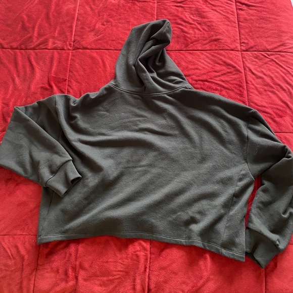 Cropped relaxed sweater - Picture 2 of 3